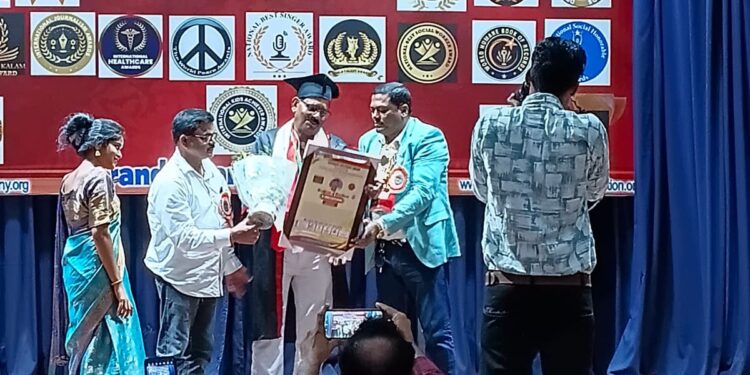 ସମ୍ମାନଜନକ  ଡ଼କ୍ଟରେଟ ପାଇଲେ ଡ଼କ୍ଟର କମଳାକାନ୍ତ ବିଶ୍ୱାଳ