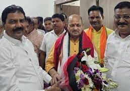 ଲୋକଙ୍କ ସହ ଭଲ ବ୍ୟବହାର କରିବାକୁ ପଡ଼ିବ: ମନମୋହନ ସାମଲ ଲୋକଙ୍କ ସହ ଭଲ ବ୍ୟବହାର କରିବାକୁ ପଡ଼ିବ: ମନମୋହନ ସାମଲ