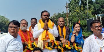 ପ୍ରାର୍ଥୀପତ୍ର ଦାଖଲ କଲେ  ଜୟ ଢୋଲକିଆ, କହିଲେ ବାପାଙ୍କ ଅଧୁରା ସ୍ବପ୍ନ ପୂରଣ କରିବି