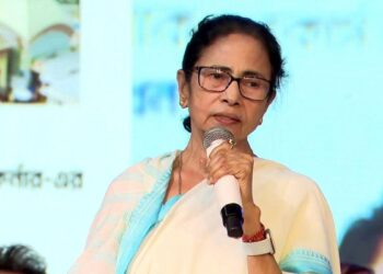 କଟକ ହିଂସା ପାଇଁ ବଜରଙ୍ଗଦଳ ଓ ବିଜେପିକୁ ଟାର୍ଗେଟ କଲେ ମମତା କଟକ ହିଂସା ପାଇଁ ବଜରଙ୍ଗଦଳ ଓ ବିଜେପିକୁ ଟାର୍ଗେଟ କଲେ ମମତା