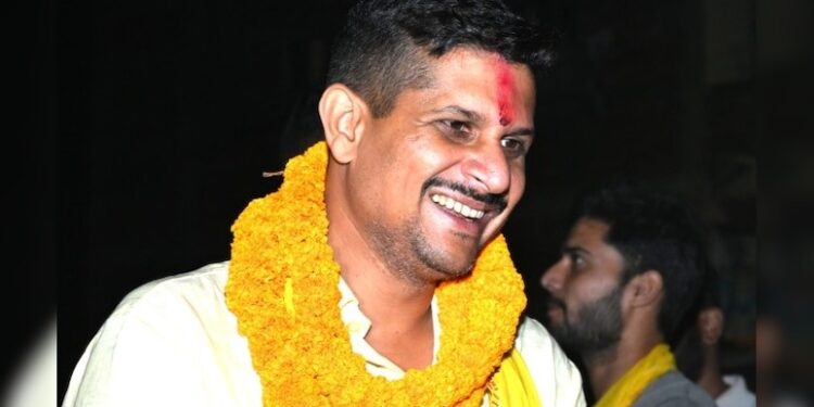 ନୀରଜ ସିଂହ ଦିନେ ଥିଲେ ସିକ୍ୟୁରିଟି ଗାର୍ଡ଼, ଆଜି ଚାରି ଶହ କୋଟିର ମାଲିକ