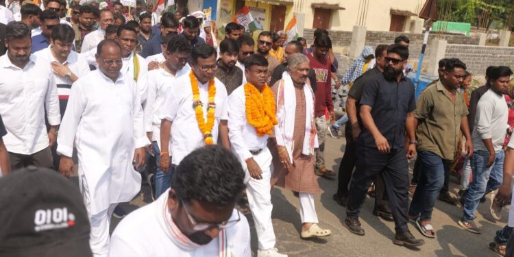 ନାମାଙ୍କନ ଭରିଲେ କଂଗ୍ରେସ ପ୍ରାର୍ଥୀ ଘାସିରାମ ମାଝୀ, କହିଲେ ଏଥର ଜିତିବି ନାମାଙ୍କନ ଭରିଲେ କଂଗ୍ରେସ ପ୍ରାର୍ଥୀ ଘାସିରାମ ମାଝୀ, କହିଲେ ଏଥର ଜିତିବି