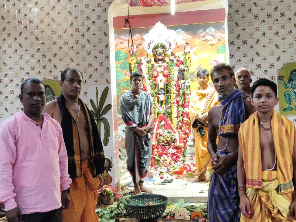 ଅମାବାସ୍ୟା ରାତିରେ କଲିକତାରୁ ମାହାଙ୍ଗା ହଡାସାହିକୁ ଆସିଥିଲେ ମା କାଳୀ