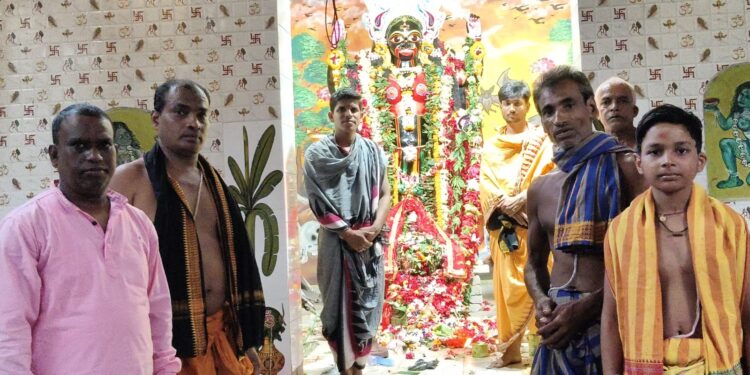 ଅମାବାସ୍ୟା ରାତିରେ କଲିକତାରୁ ମାହାଙ୍ଗା ହଡାସାହିକୁ ଆସିଥିଲେ ମା କାଳୀ