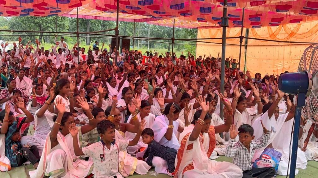 ନୂଆପଡ଼ା ଜିଲ୍ଲାପାଳଙ୍କ କାର୍ଯ୍ୟାଳୟ ଘେରିଲା ବିଜେଡି, ଜିଲ୍ଲାପାଳ ଓ ଏସପି ବିଜେପି ପାଇଁ କାମ କରୁଥିବା ଅଭିଯୋଗ