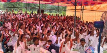 ନୂଆପଡ଼ା ଜିଲ୍ଲାପାଳଙ୍କ କାର୍ଯ୍ୟାଳୟ ଘେରିଲା ବିଜେଡି, ଜିଲ୍ଲାପାଳ ଓ ଏସପି ବିଜେପି ପାଇଁ କାମ କରୁଥିବା ଅଭିଯୋଗ ନୂଆପଡ଼ା ଜିଲ୍ଲାପାଳଙ୍କ କାର୍ଯ୍ୟାଳୟ ଘେରିଲା ବିଜେଡି, ଜିଲ୍ଲାପାଳ ଓ ଏସପି ବିଜେପି ପାଇଁ କାମ କରୁଥିବା ଅଭିଯୋଗ