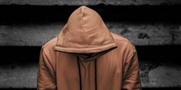 ହୁଡ଼ି ପିନ୍ଧି ଅଫିସ୍ ଗଲେ ଚାକିରି ଯିବ ! ହୁଡ଼ି ପିନ୍ଧି ଅଫିସ୍ ଗଲେ ଚାକିରି ଯିବ !