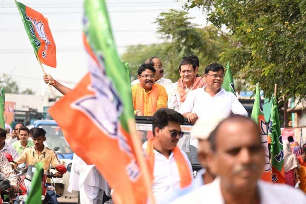 ନୂଆପଡ଼ା ରେ ବିଜେପି ଯୁବ ମୋର୍ଚ୍ଚା ର ବିଶାଲ ବାଇକ ରାଲି