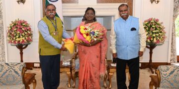 ମାନ୍ୟବର ରାଷ୍ଟ୍ରପତିଙ୍କ ସହ ଆଲୋଚନା କଲେ ପ୍ରଫେସର କିଶୋର ବସା ଓ ଇଞ୍ଜିନିୟର ଅଶୋକ ବସା ମାନ୍ୟବର ରାଷ୍ଟ୍ରପତିଙ୍କ ସହ ଆଲୋଚନା କଲେ ପ୍ରଫେସର କିଶୋର ବସା ଓ ଇଞ୍ଜିନିୟର ଅଶୋକ ବସା