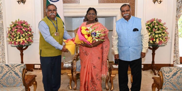 ମାନ୍ୟବର ରାଷ୍ଟ୍ରପତିଙ୍କ ସହ ଆଲୋଚନା କଲେ ପ୍ରଫେସର କିଶୋର ବସା ଓ ଇଞ୍ଜିନିୟର ଅଶୋକ ବସା