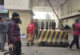 ପାକିସ୍ତାନରେ ଆତ୍ମଘାତୀ ଆକ୍ରମଣ: ୬ ଜଣଙ୍କ ମୃତ୍ୟୁ ପାକିସ୍ତାନରେ ଆତ୍ମଘାତୀ ଆକ୍ରମଣ: ୬ ଜଣଙ୍କ ମୃତ୍ୟୁ