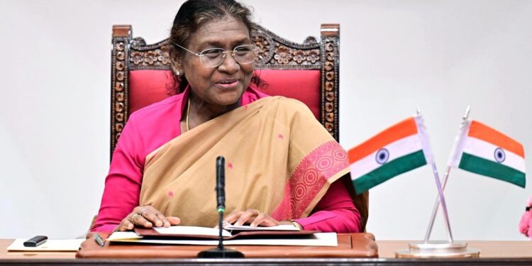 ରାଷ୍ଟ୍ରପତି ବିଧାନସଭାରେ ବିଧାୟକଙ୍କୁ ସମ୍ବୋଧିତ କରିବେ, ଶୀତ ଅଧିବେଶନ ଆଜିଠାରୁ ଆରମ୍ଭ ରାଷ୍ଟ୍ରପତି ବିଧାନସଭାରେ ବିଧାୟକଙ୍କୁ ସମ୍ବୋଧିତ କରିବେ, ଶୀତ ଅଧିବେଶନ ଆଜିଠାରୁ ଆରମ୍ଭ