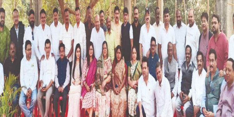 ବିଜେଡି ନେତାଙ୍କ ବନ୍ଧୁମିଳନ : ଏକାଠି ହେଲେ ୪୦ରୁ ଅଧିକ ପୂର୍ବତନ ବିଧାୟକ ବିଜେଡି ନେତାଙ୍କ ବନ୍ଧୁମିଳନ : ଏକାଠି ହେଲେ ୪୦ରୁ ଅଧିକ ପୂର୍ବତନ ବିଧାୟକ