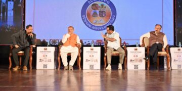 ରେଭେନ୍ସାରେ ନ୍ୟୁଜରୁମର ବଡ଼ ବିତର୍କ…ଗୋଟିଏ ମଞ୍ଚରେ ଏକାଠି ହେଲେ ମନମୋହନ, ଭକ୍ତ ଓ ସଂତୃପ୍ତ