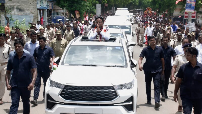 ପ୍ରଧାନମନ୍ତ୍ରୀଙ୍କ ଆହ୍ୱାନକୁ ସମ୍ମାନ ଦେଇ କାରକେଡ୍‌ ଅଧା କଲେ ମୁଖ୍ୟମନ୍ତ୍ରୀ